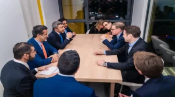 عبدالله بن زايد يبحث مع وزير خارجية ألمانيا اعتداءات إيران على الإمارات